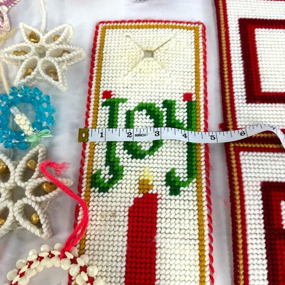 Vintage Lot of 1950’s handmade yarn craft and beaded mini wreath ornaments - Picture 8 of 12